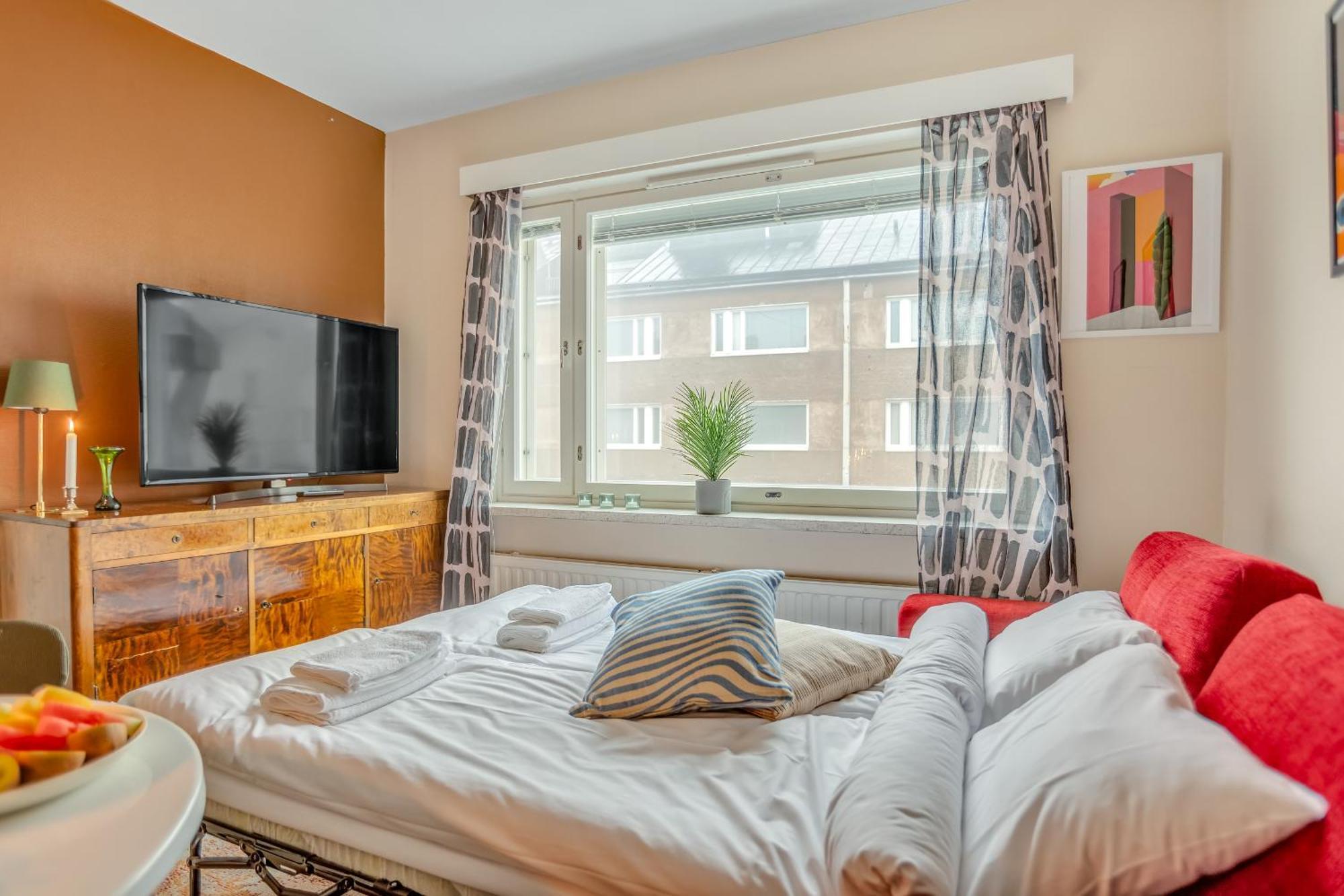 Vibrant And W Netflix, Wifi, 200m Tram And Bus Lägenhet *