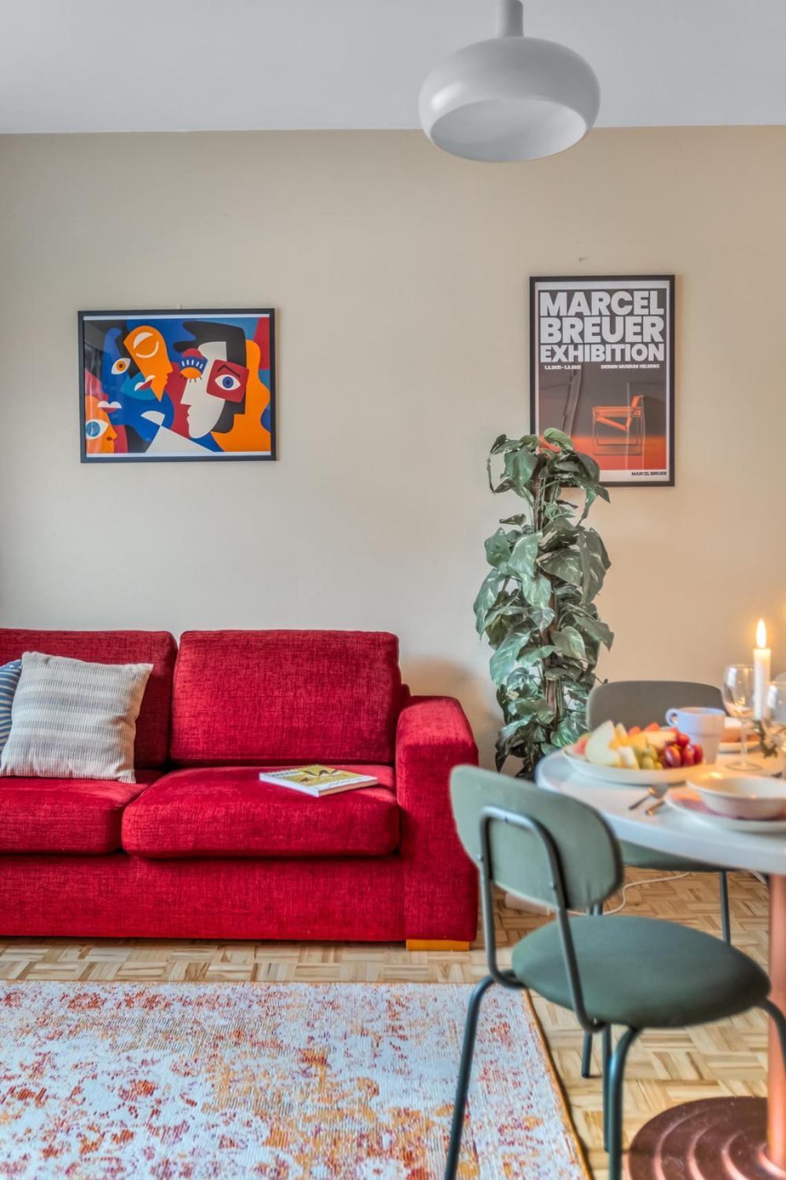 Vibrant And W Netflix, Wifi, 200m Tram And Bus Lägenhet